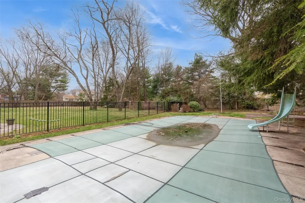 10 Liso Drive Mount Sinai NY 11766