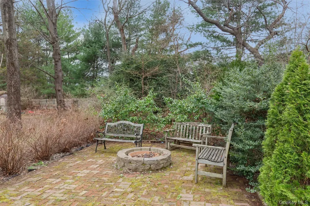10 Liso Drive Mount Sinai NY 11766