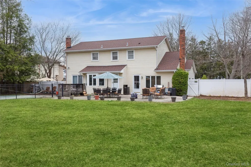 10 Liso Drive Mount Sinai NY 11766