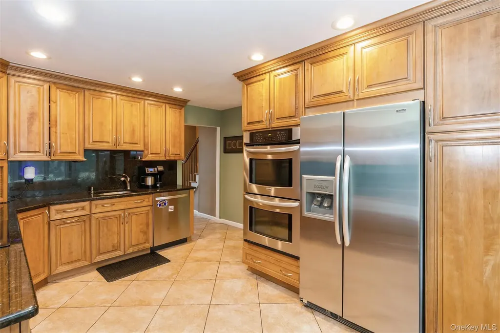 10 Liso Drive Mount Sinai NY 11766