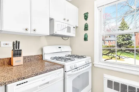 115 Robins Road New Rochelle NY 10801