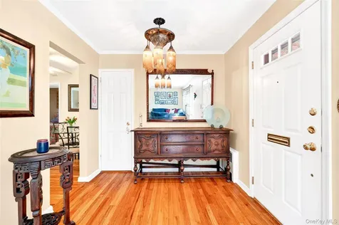 115 Robins Road New Rochelle NY 10801