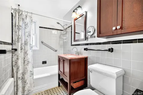 115 Robins Road New Rochelle NY 10801