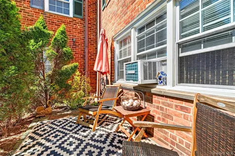 115 Robins Road New Rochelle NY 10801