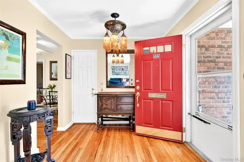 115 Robins Road New Rochelle NY 10801