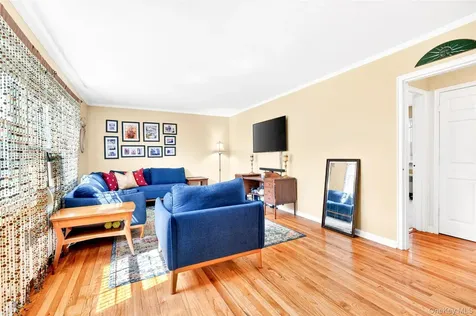 115 Robins Road New Rochelle NY 10801