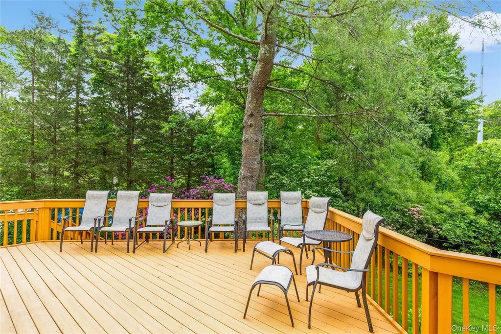 32 Lower Cross Shoreham NY 11786