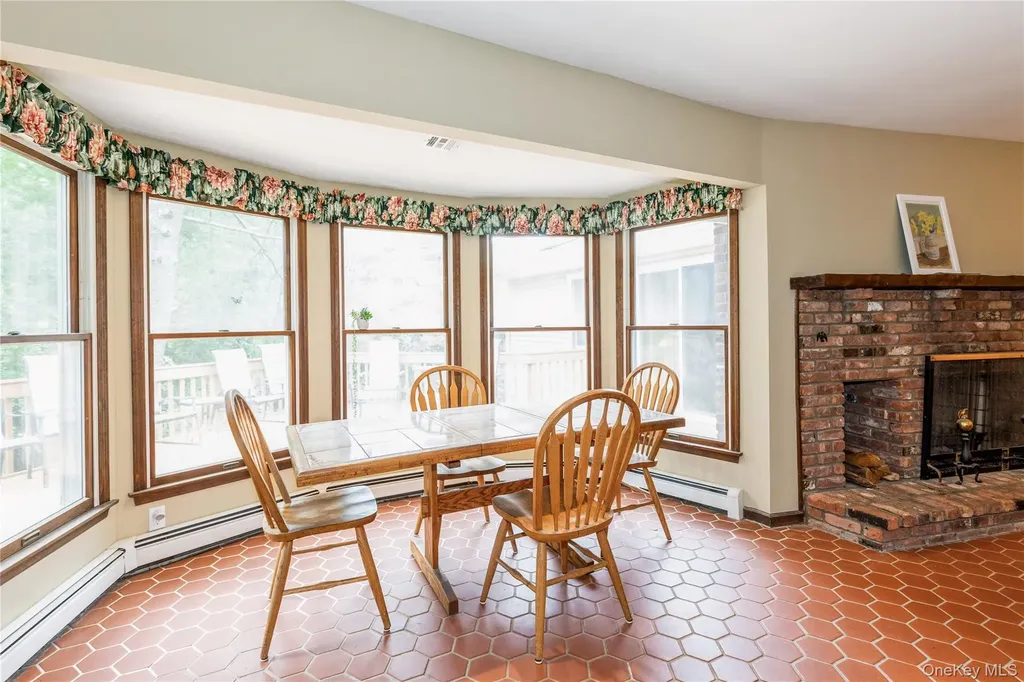 32 Lower Cross Shoreham NY 11786