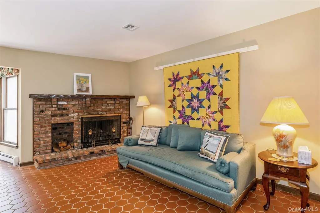 32 Lower Cross Shoreham NY 11786