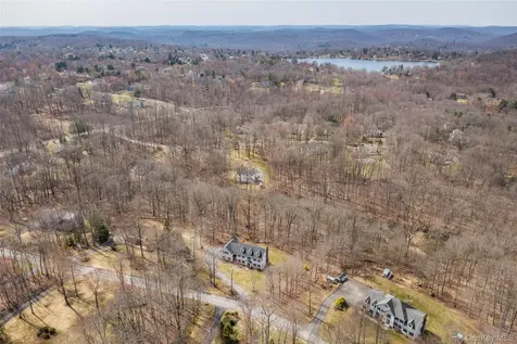 17 Weldon Woods Connecticut Road New Fairfield CT 06812