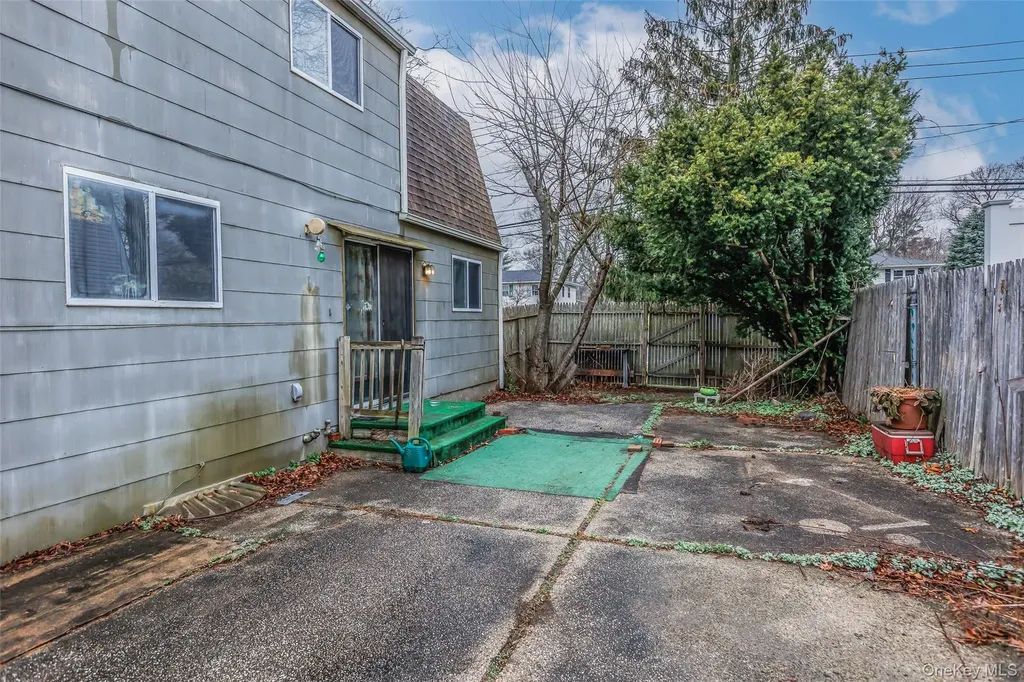 1 Bear Street Selden NY 11784