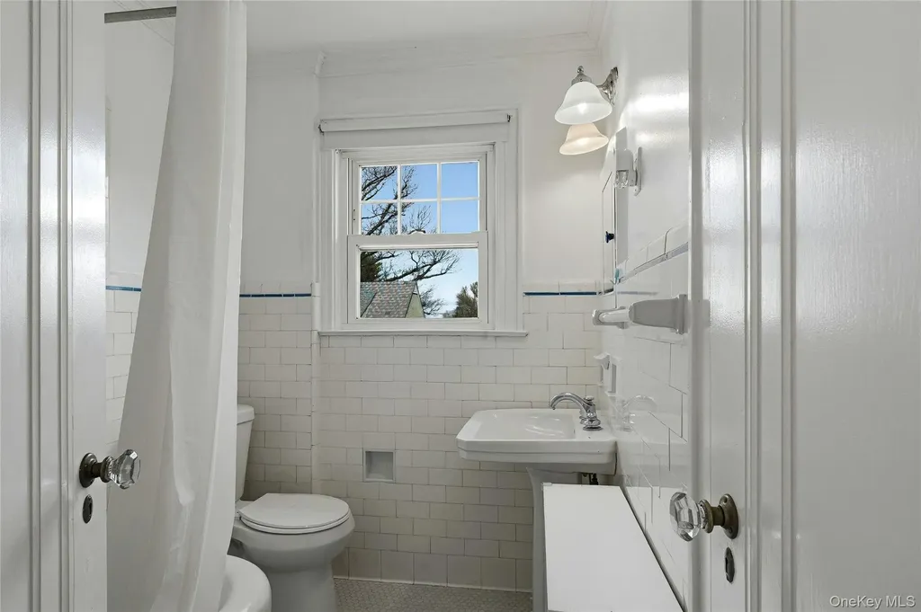 151 Hillcrest Avenue Manhasset NY 11030