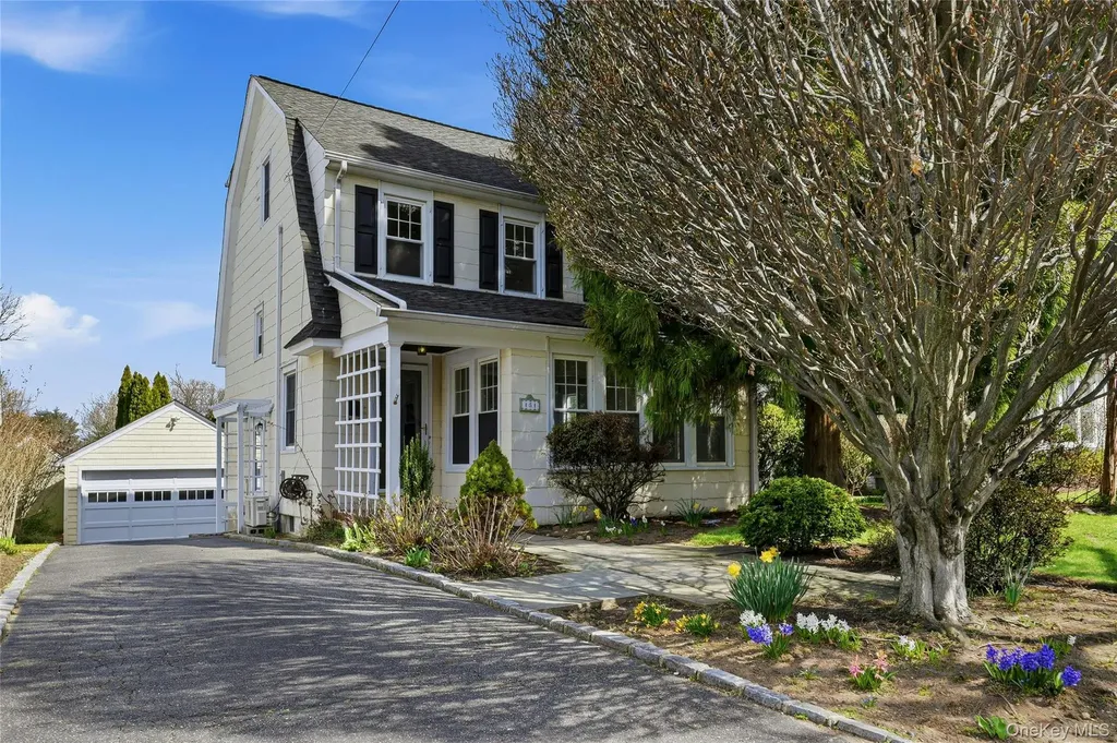 151 Hillcrest Avenue Manhasset NY 11030