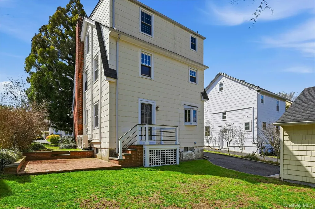 151 Hillcrest Avenue Manhasset NY 11030