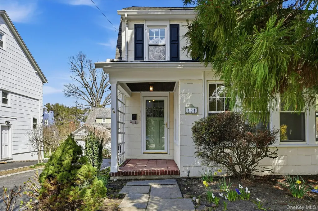 151 Hillcrest Avenue Manhasset NY 11030