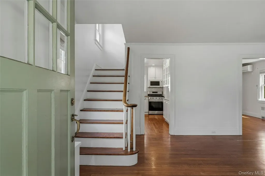 151 Hillcrest Avenue Manhasset NY 11030
