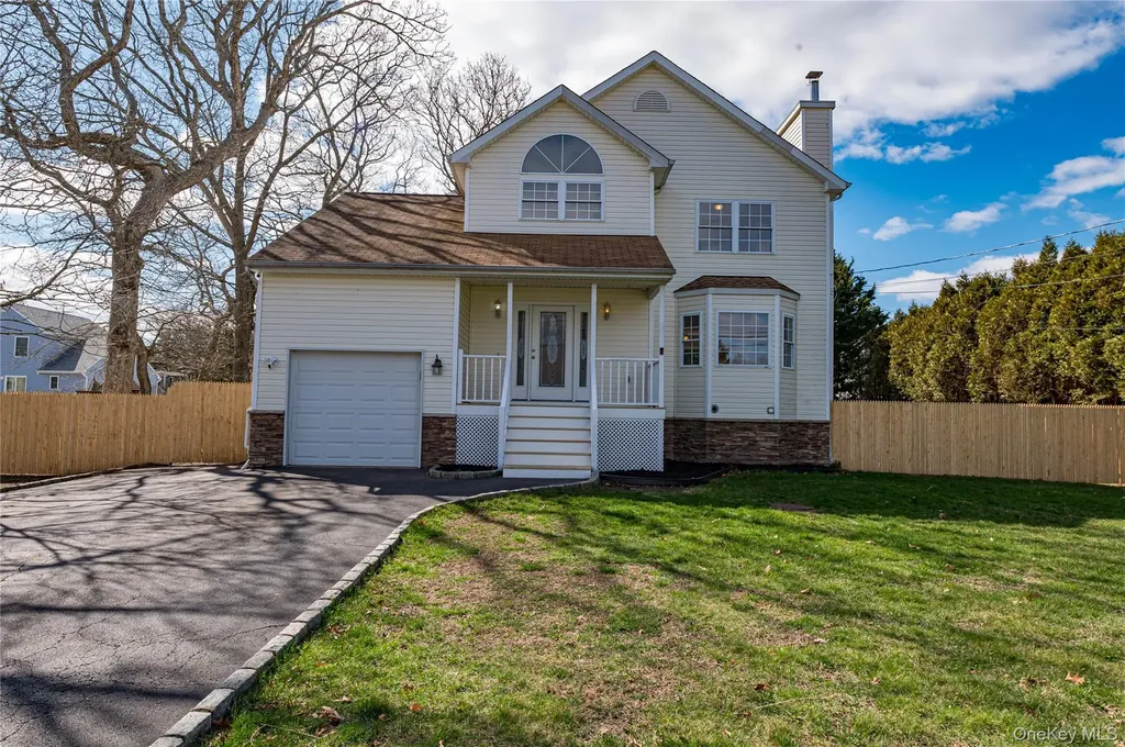44 Westminster Drive Shirley NY 11967