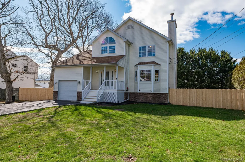 44 Westminster Drive Shirley NY 11967