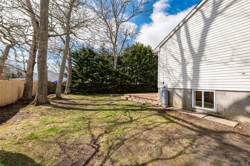 44 Westminster Drive Shirley NY 11967