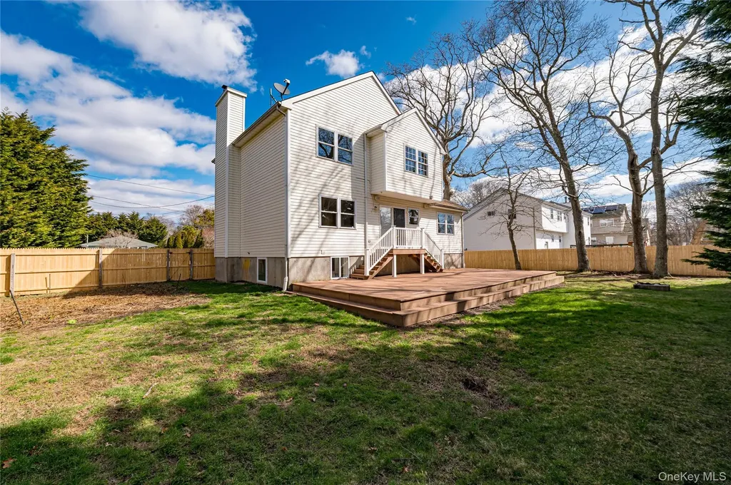 44 Westminster Drive Shirley NY 11967
