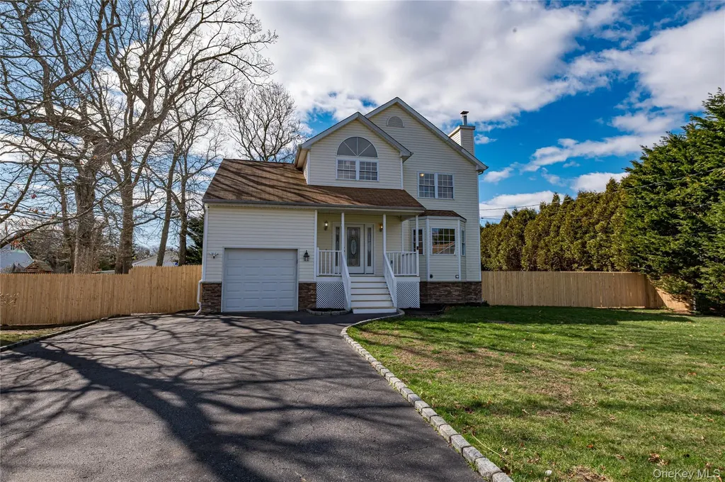 44 Westminster Drive Shirley NY 11967