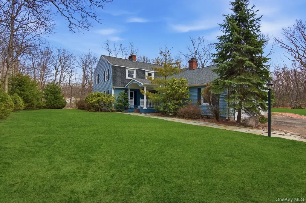 7 E Gate Lane Setauket NY 11733