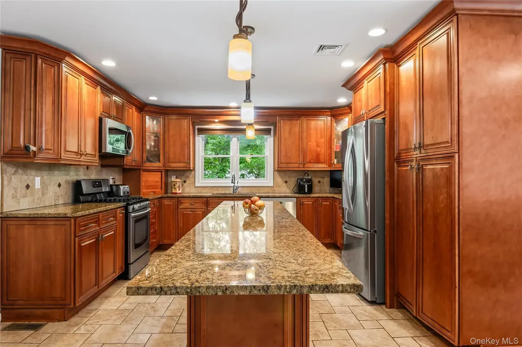 7 E Gate Lane Setauket NY 11733