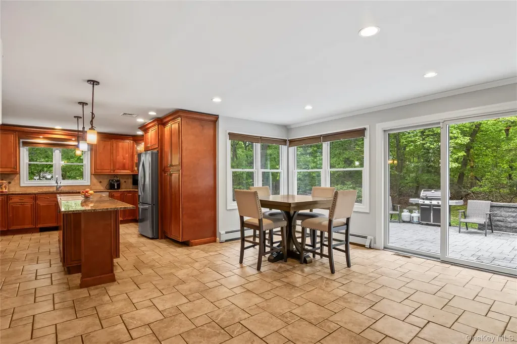 7 E Gate Lane Setauket NY 11733