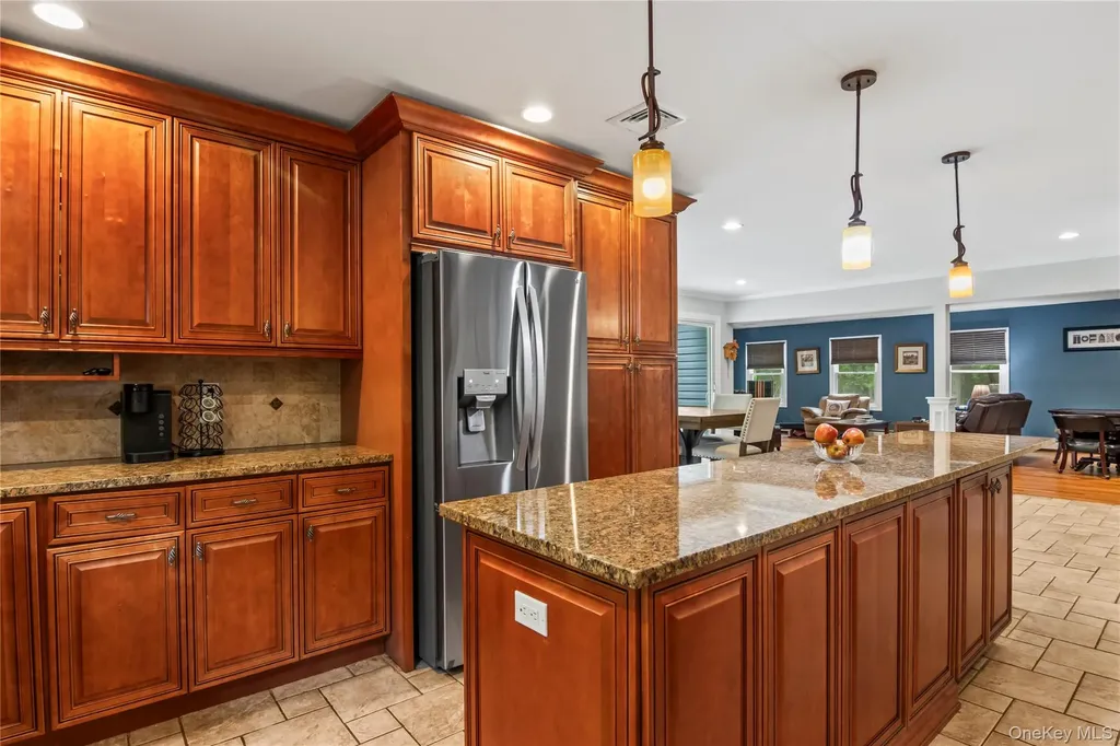 7 E Gate Lane Setauket NY 11733