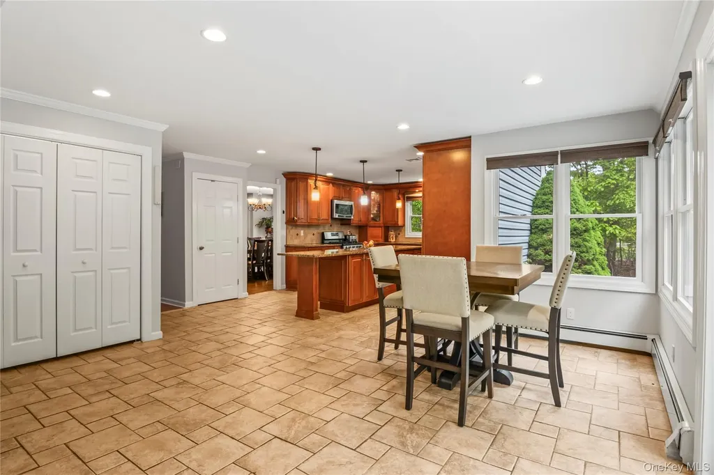 7 E Gate Lane Setauket NY 11733