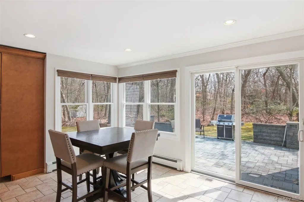 7 E Gate Lane Setauket NY 11733