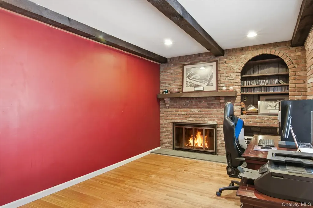 7 E Gate Lane Setauket NY 11733