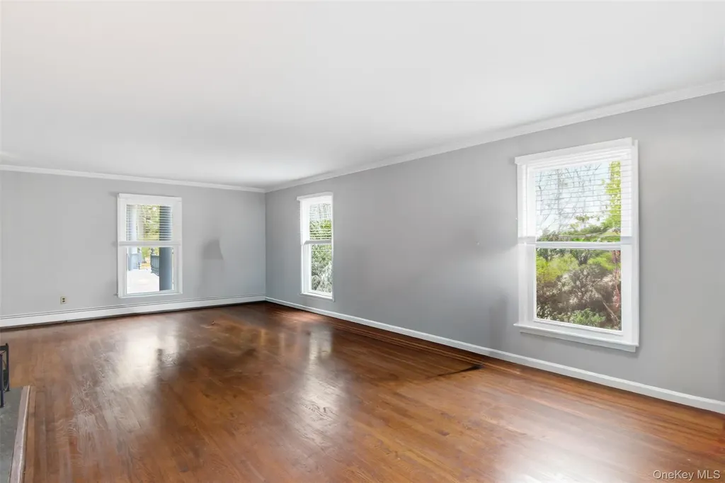 7 E Gate Lane Setauket NY 11733