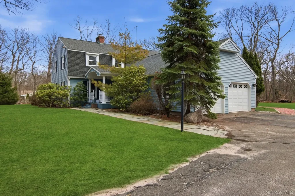 7 E Gate Lane Setauket NY 11733