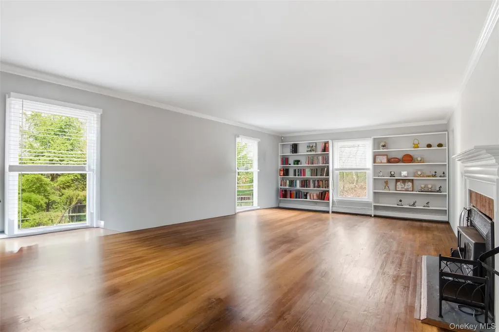 7 E Gate Lane Setauket NY 11733