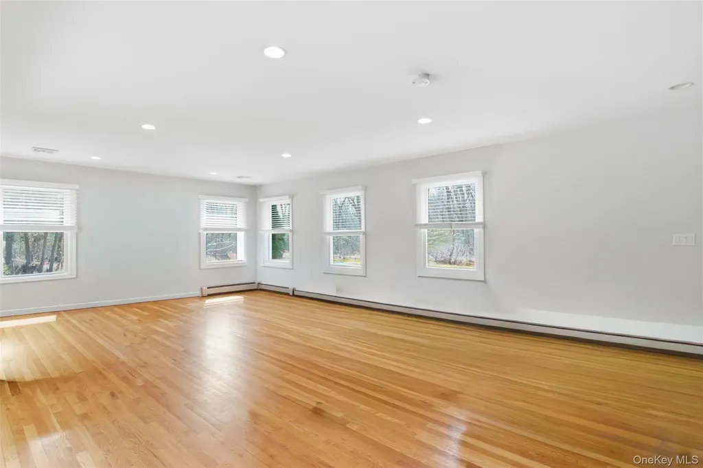 7 E Gate Lane Setauket NY 11733