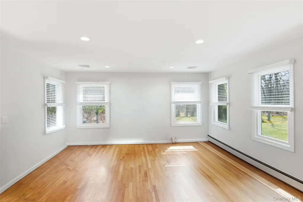 7 E Gate Lane Setauket NY 11733