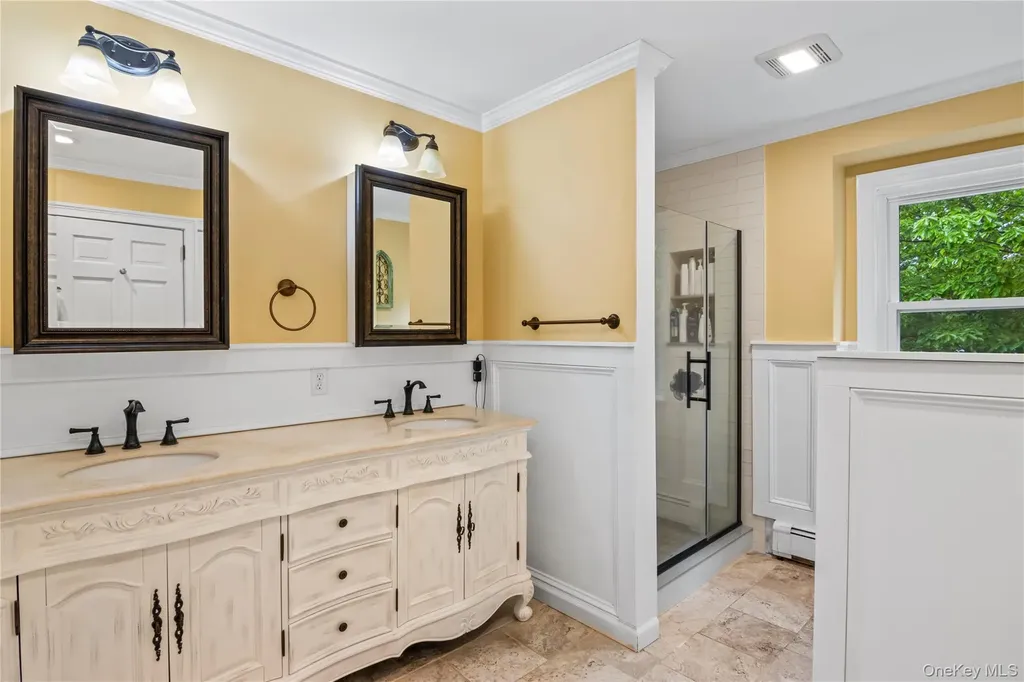 7 E Gate Lane Setauket NY 11733