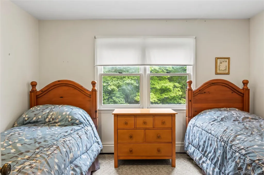 7 E Gate Lane Setauket NY 11733