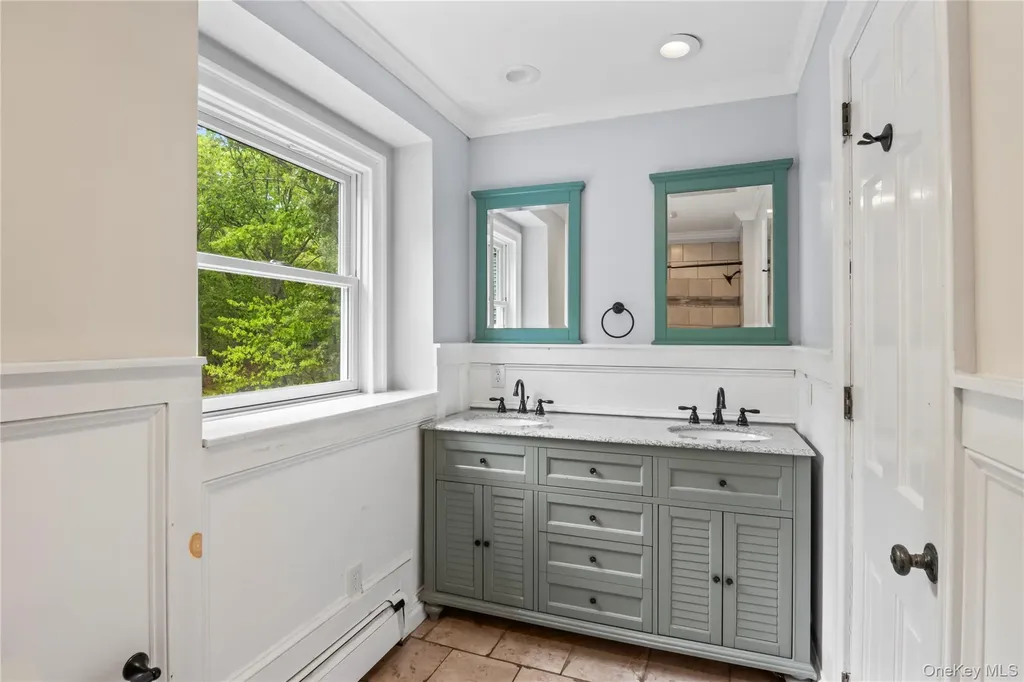 7 E Gate Lane Setauket NY 11733