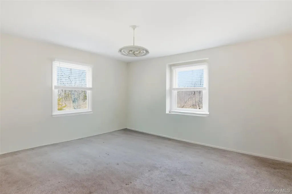 7 E Gate Lane Setauket NY 11733