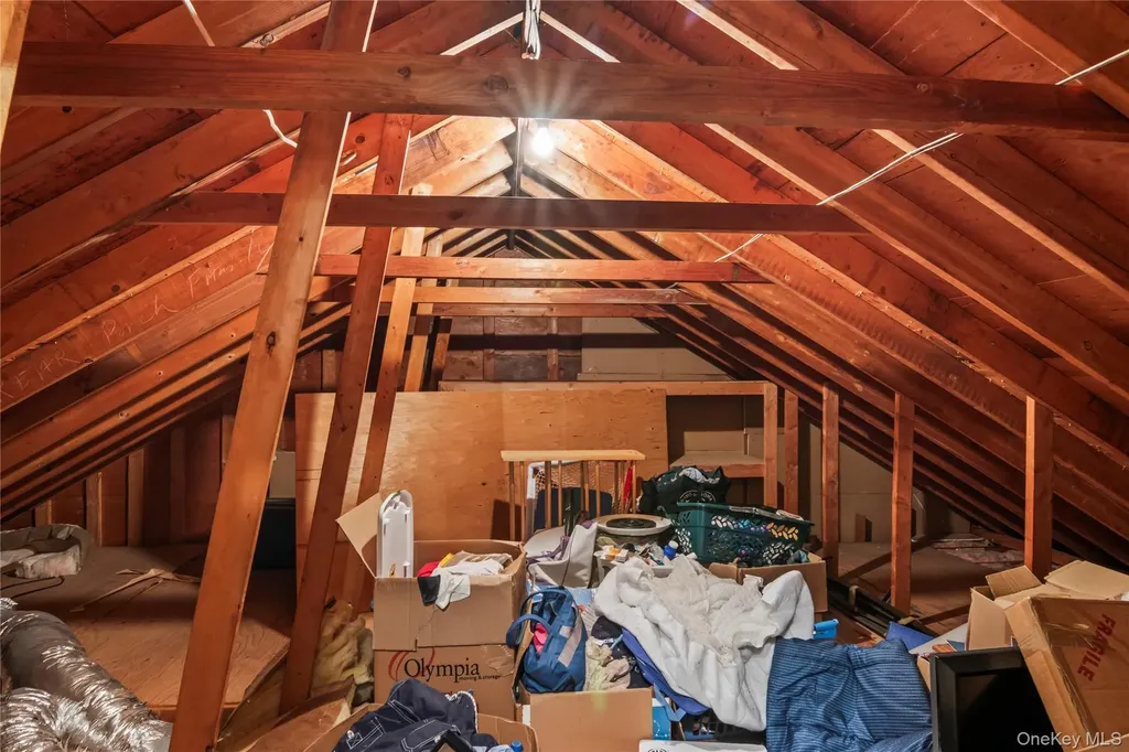 7 E Gate Lane Setauket NY 11733