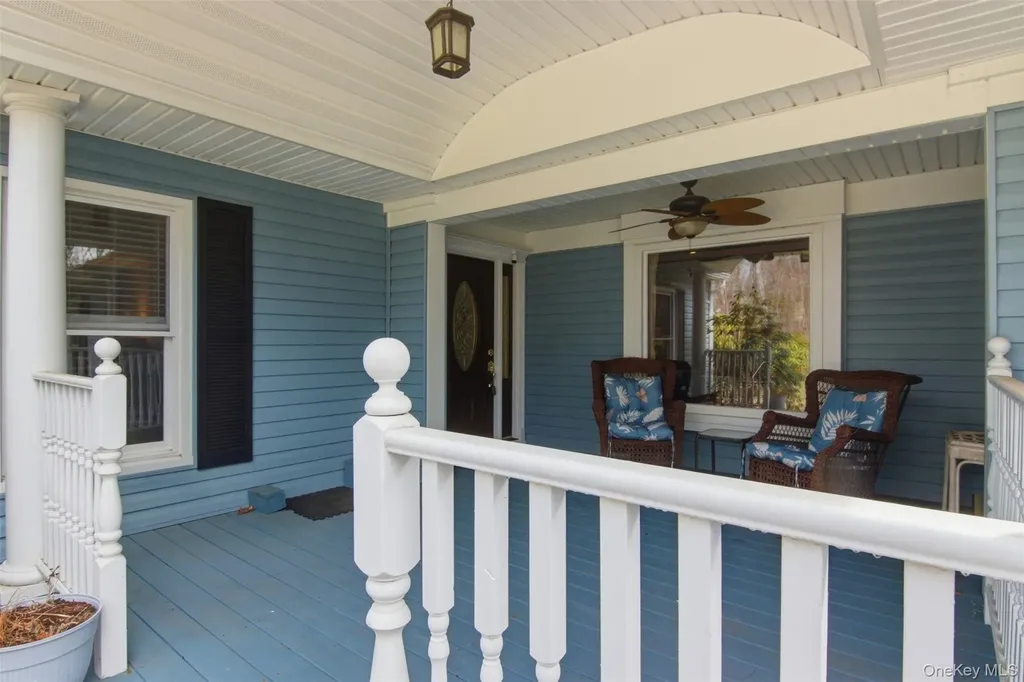7 E Gate Lane Setauket NY 11733