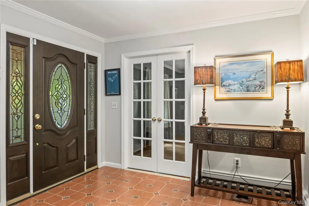 7 E Gate Lane Setauket NY 11733