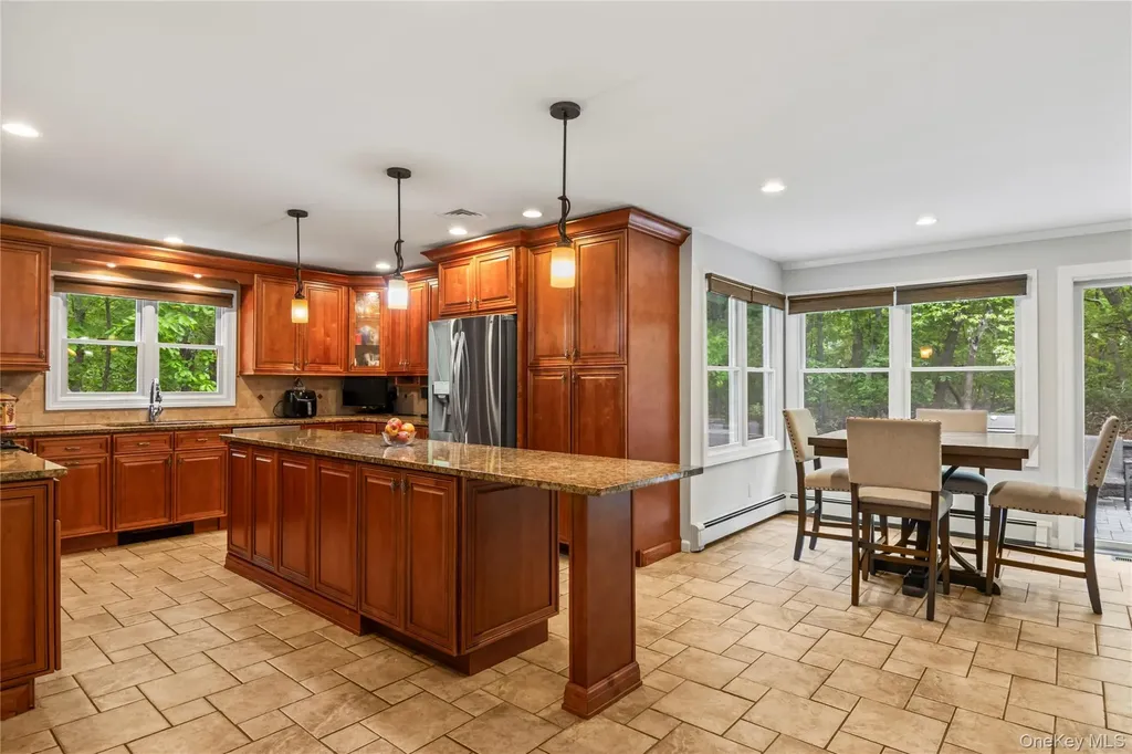 7 E Gate Lane Setauket NY 11733