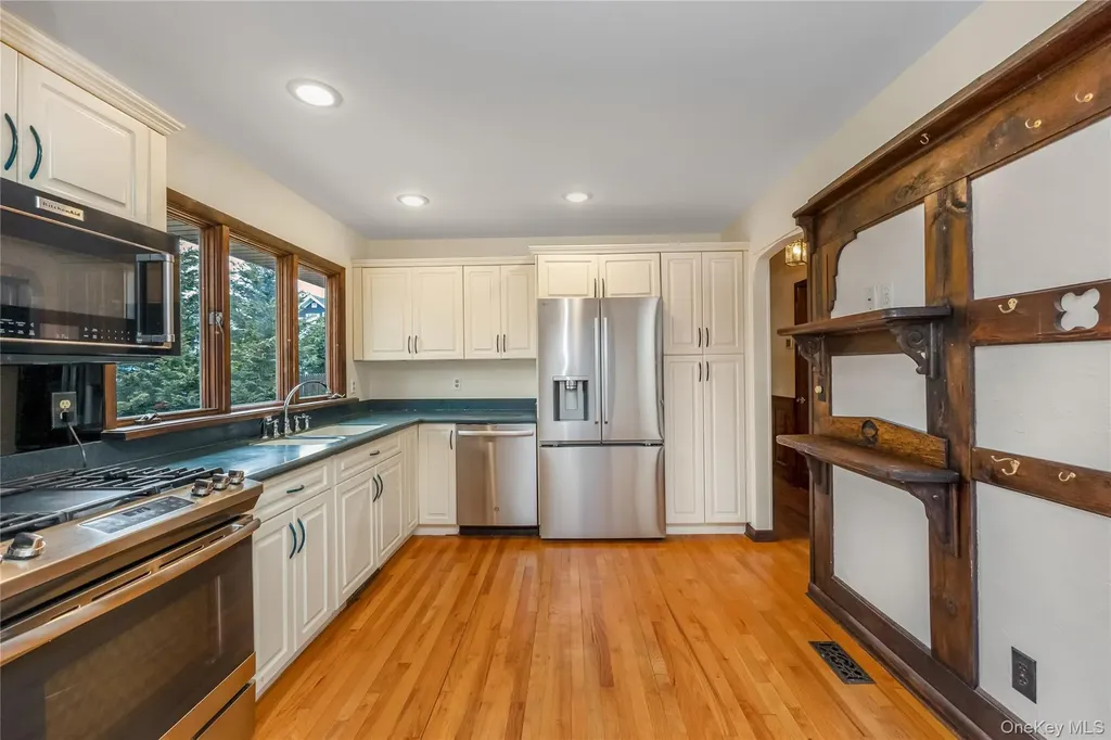 325 Middle Road Blue Point NY 11715