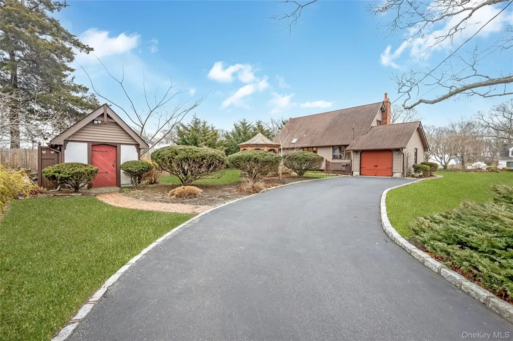 325 Middle Road Blue Point NY 11715