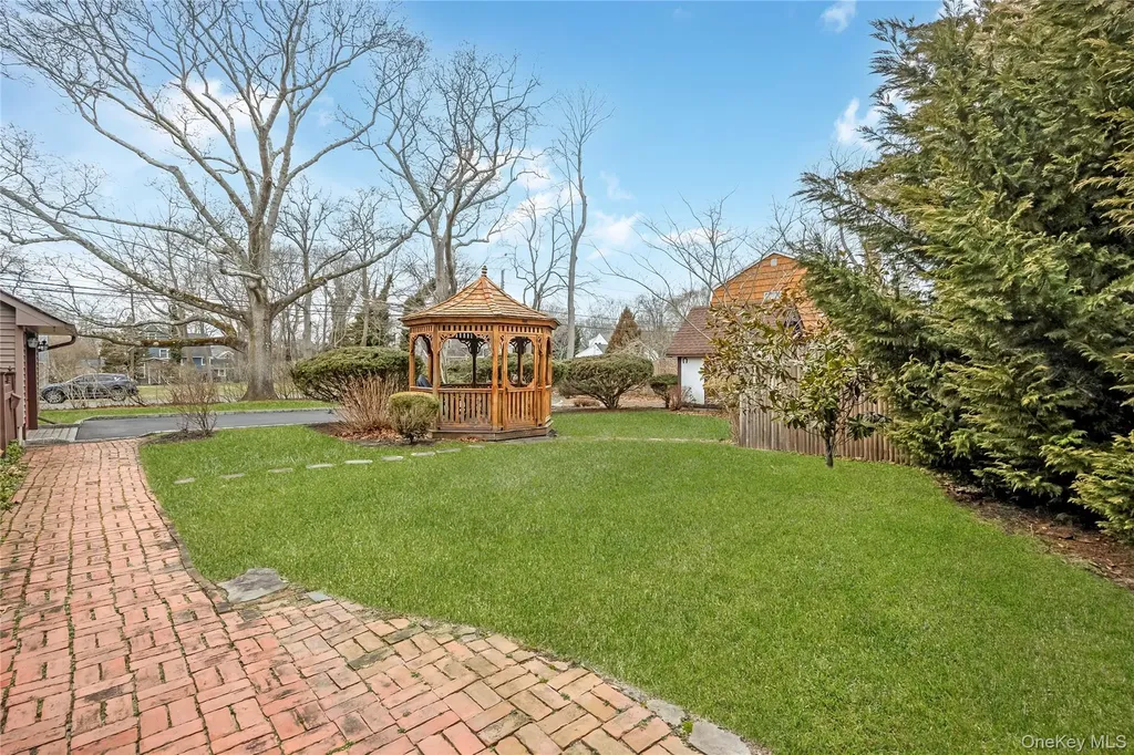 325 Middle Road Blue Point NY 11715