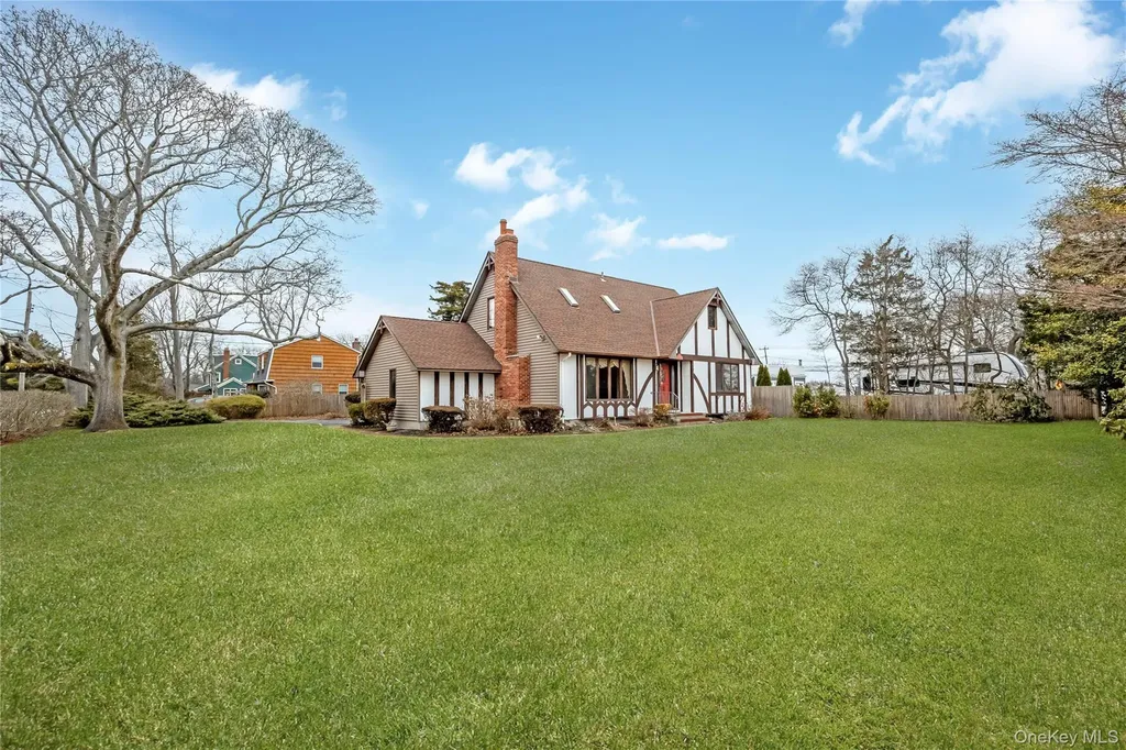 325 Middle Road Blue Point NY 11715