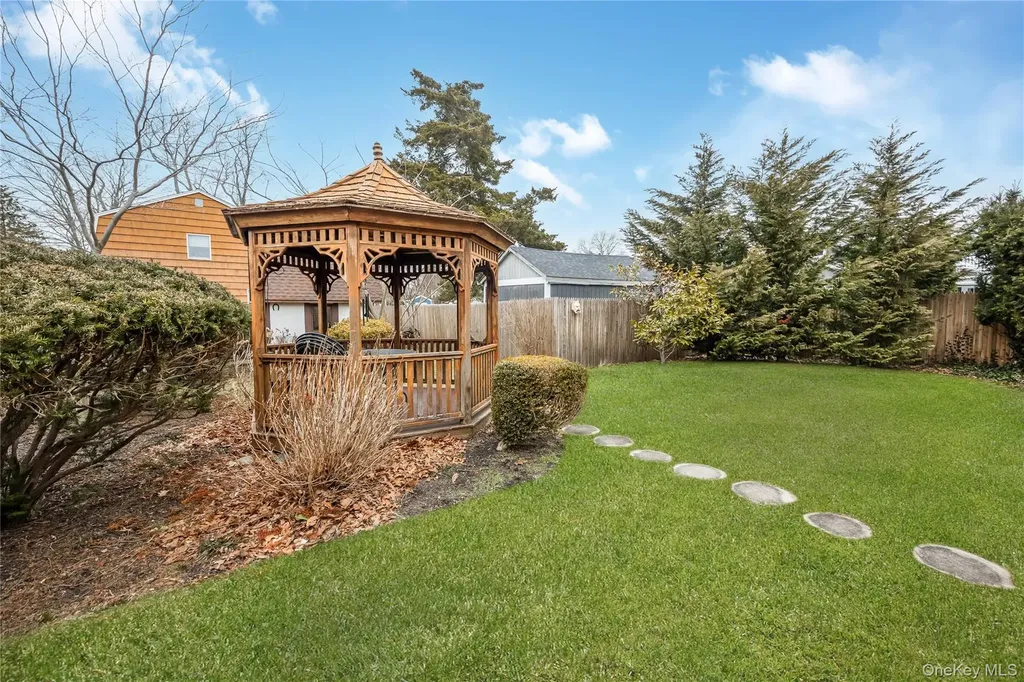 325 Middle Road Blue Point NY 11715
